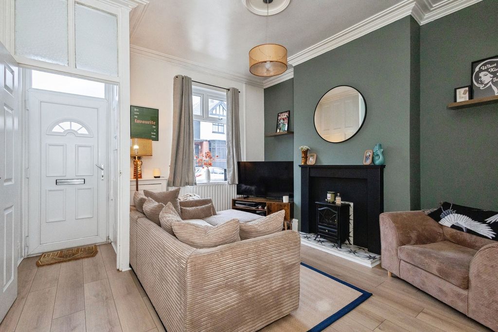 Property photo 2 of 16 Pbox-Img.Jpg