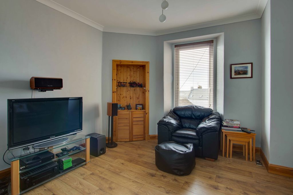 Property photo 2 of 24