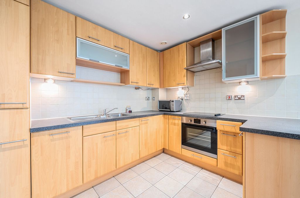 Property photo 2 of 14 1477195-15-6A2804...