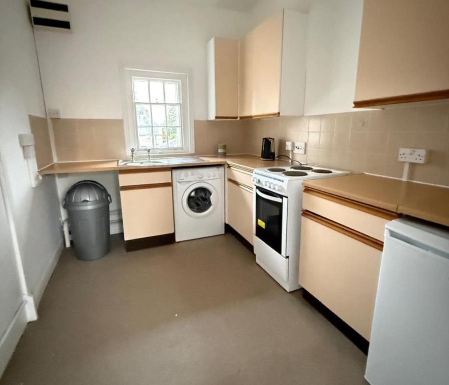 Property photo 3 of 7 Kitchen