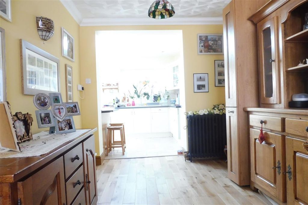 Property photo 3 of 10 Dining Room