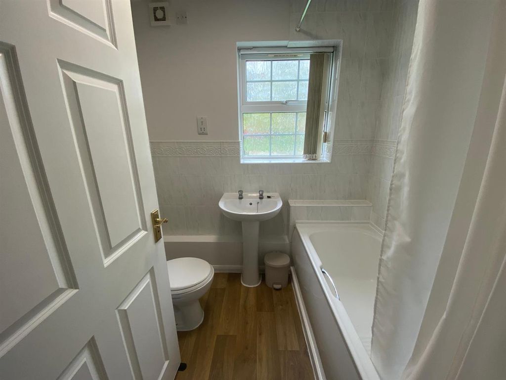 Property photo 3 of 12 Bathroom