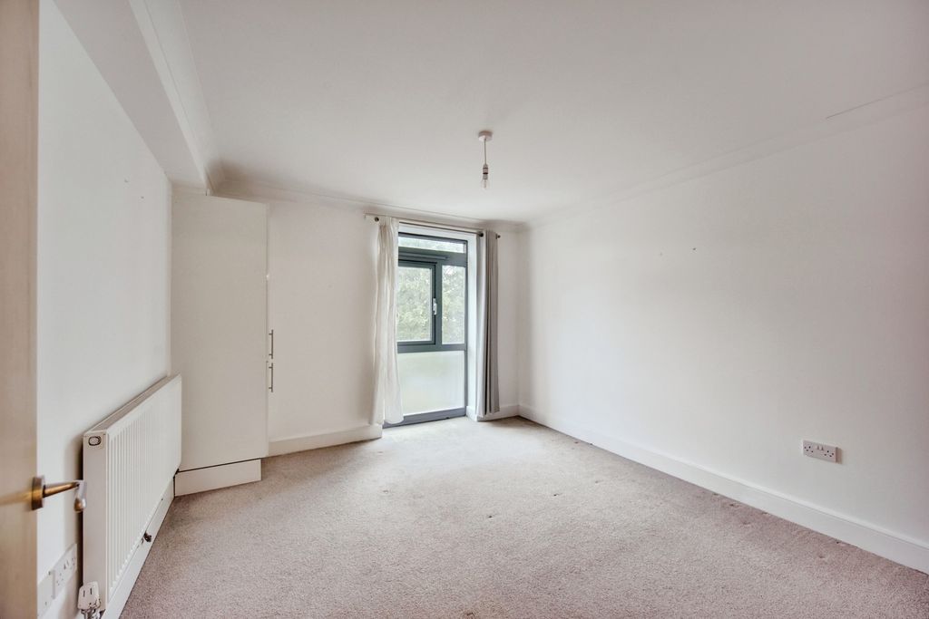 Property photo 3 of 17 Photo