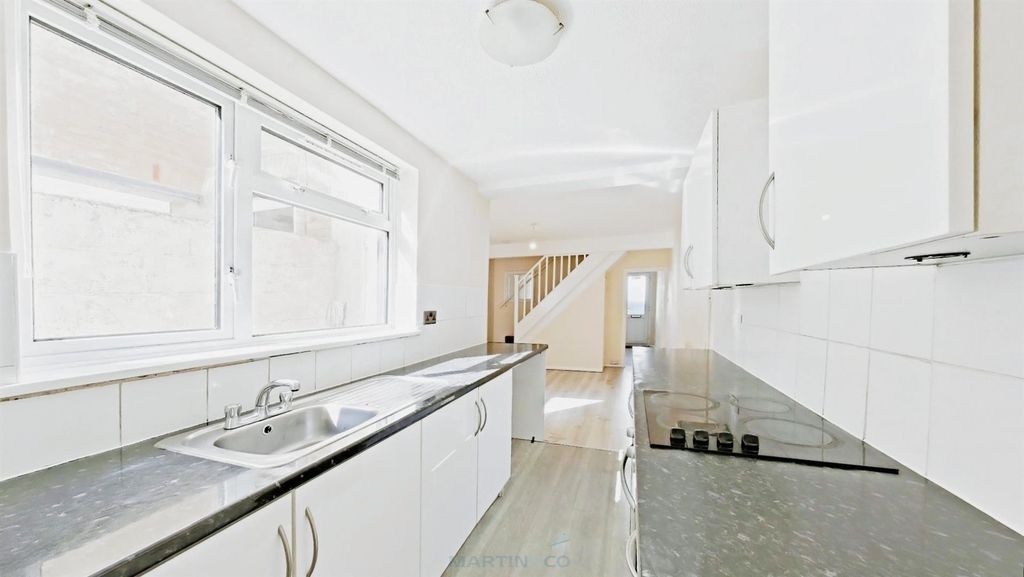 Property photo 1 of 18 32705674-Kitchen 20 283 29.Jpg