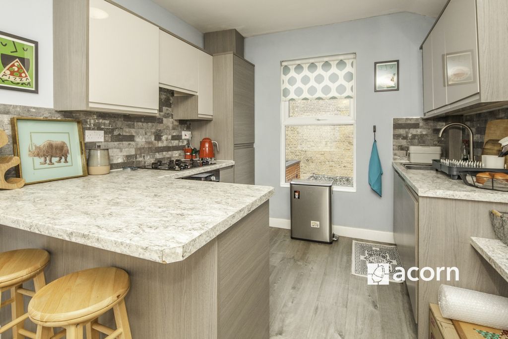 Property photo 2 of 7 Upper 5