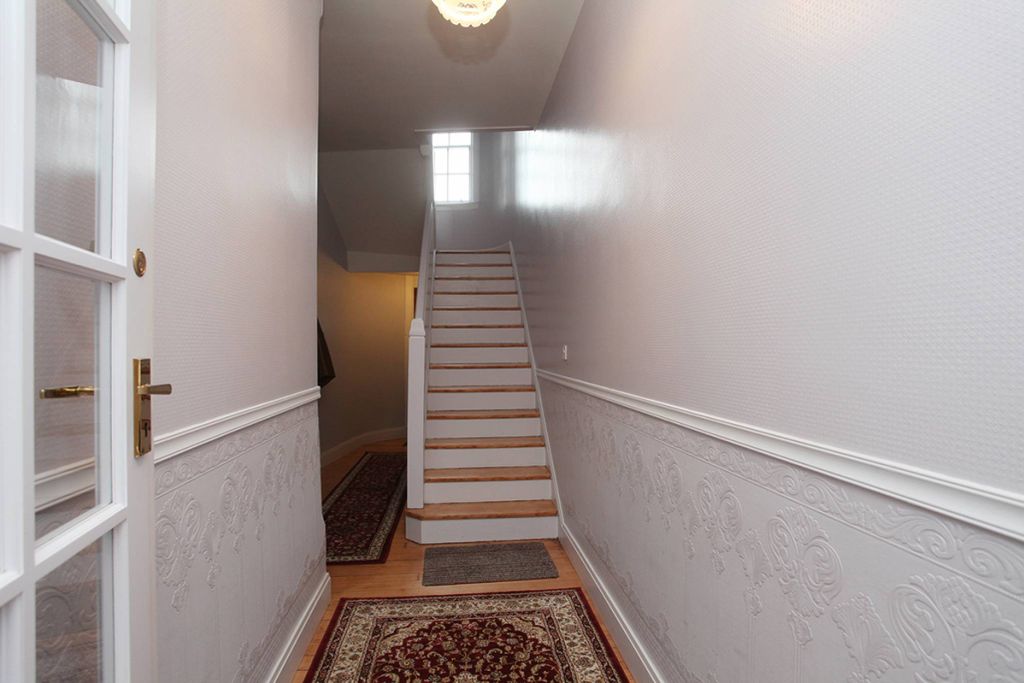 Property photo 2 of 25