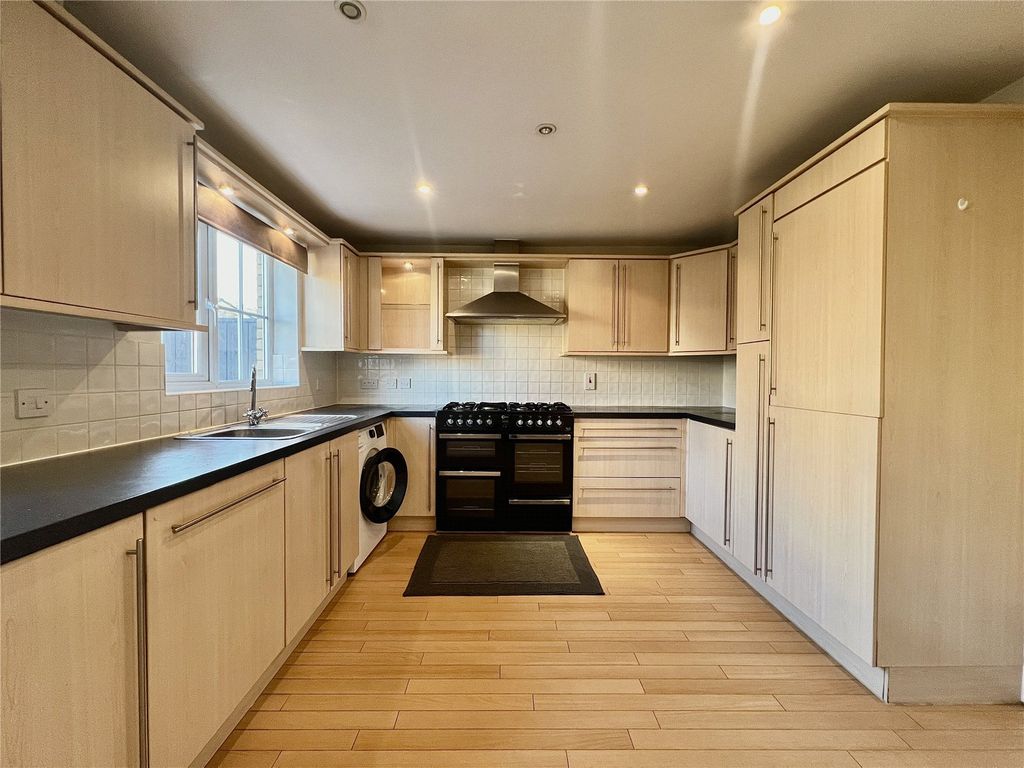 Property photo 2 of 22 Picture No. 17