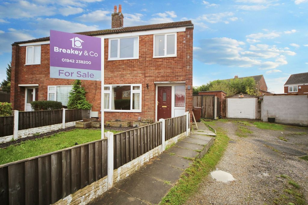 Property photo 1 of 12