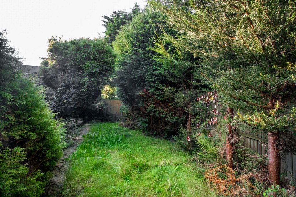 Property photo 2 of 21 Garden