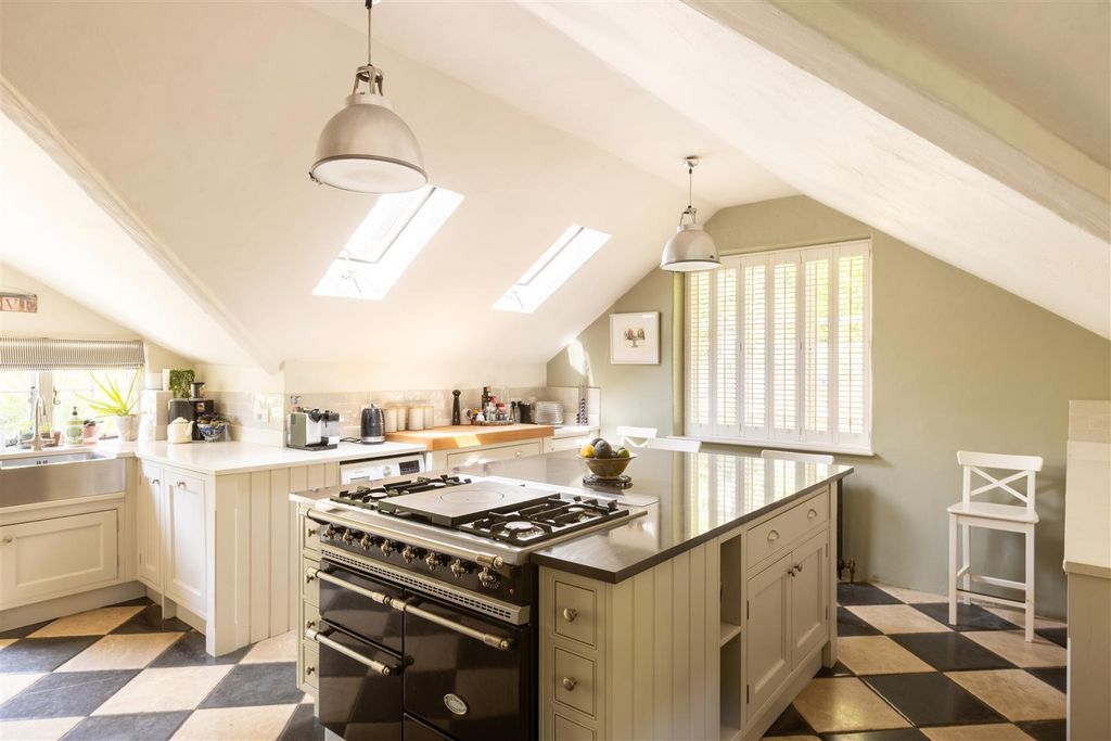 Property photo 3 of 40