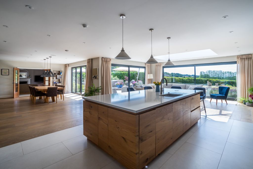 Property photo 1 of 31