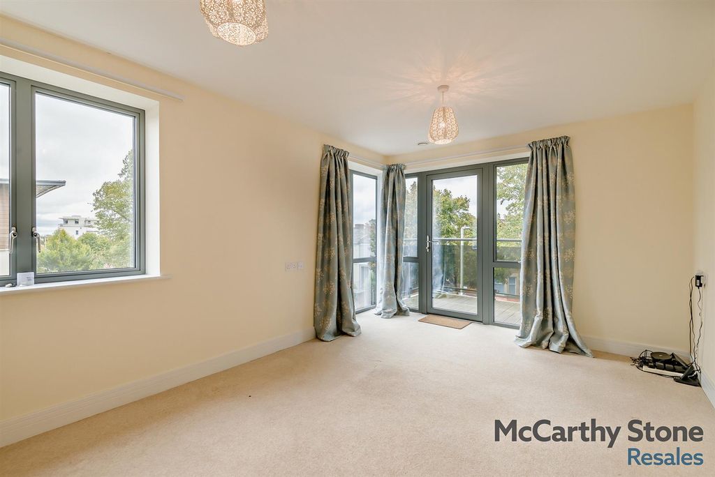 Property photo 1 of 14 8663829-Interior09-800.Jpg
