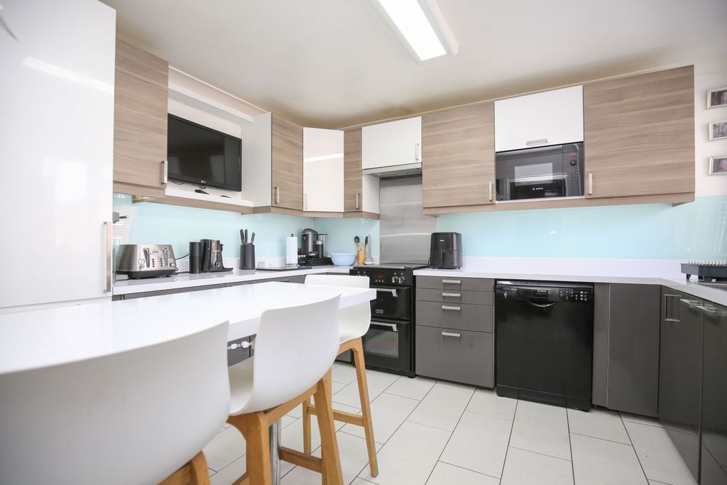 Property photo 3 of 30 Mw-6272