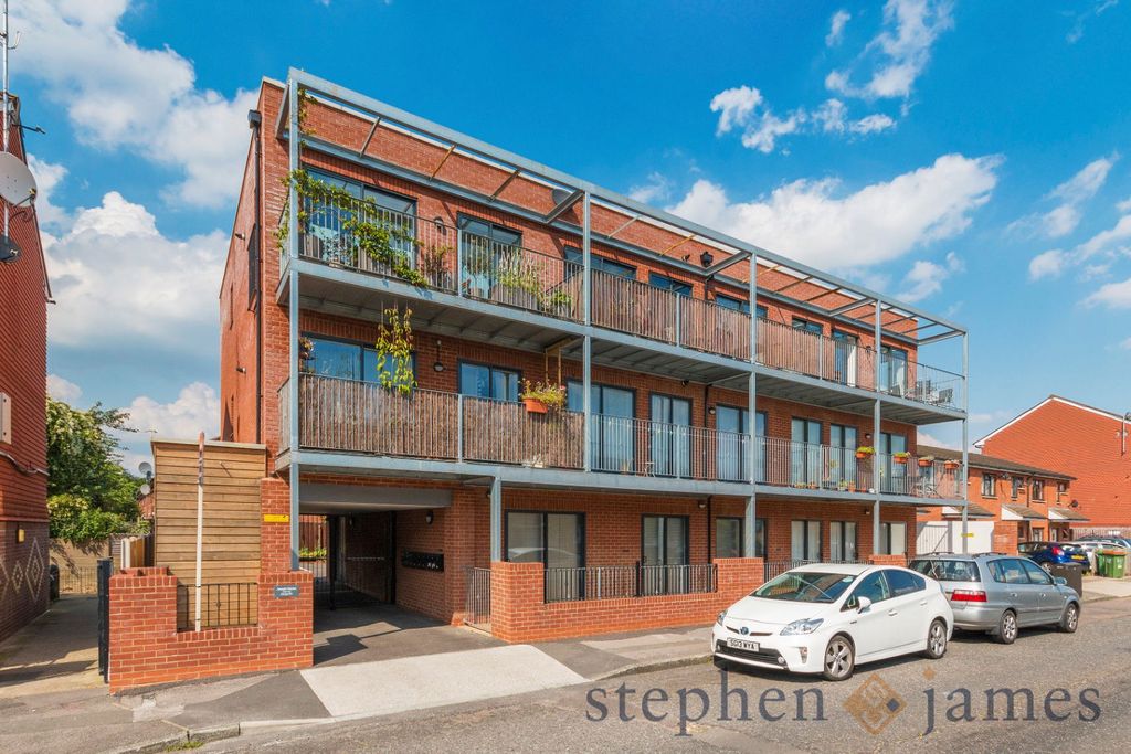 Property photo 1 of 18