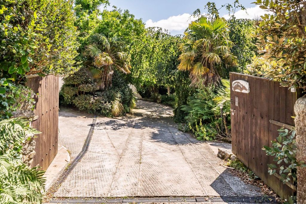 Property photo 2 of 25 Entrance