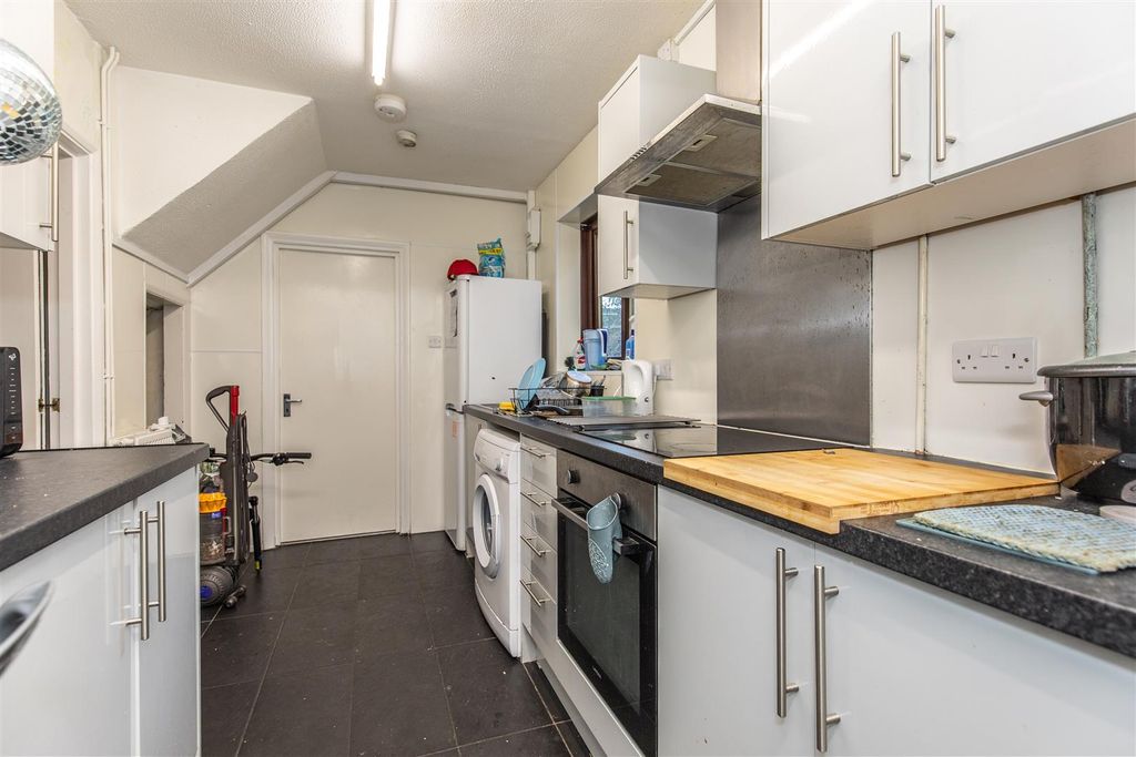 Property photo 1 of 11 Kitchen