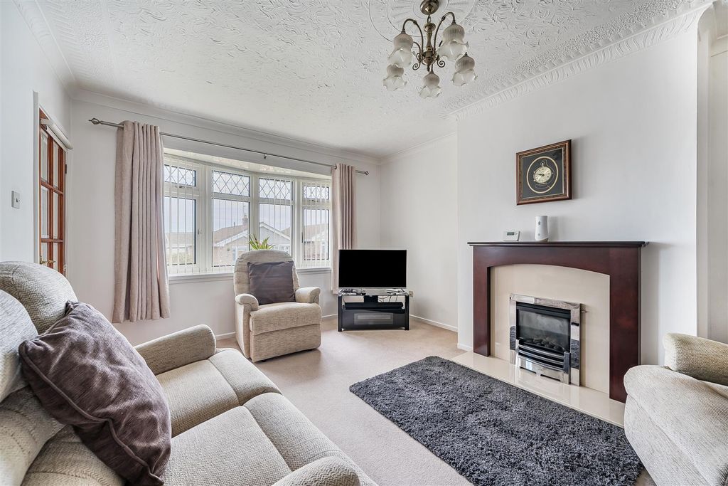 Property photo 2 of 25