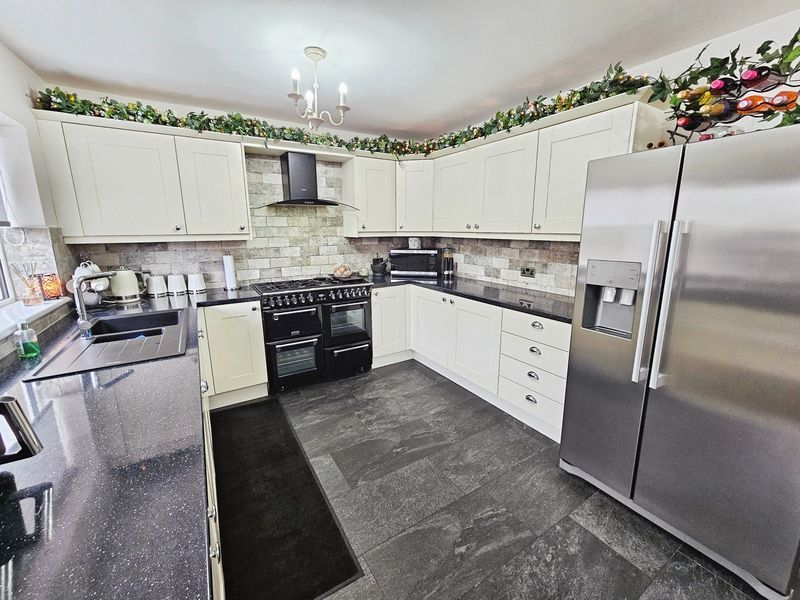 Property photo 3 of 11 Photo 8