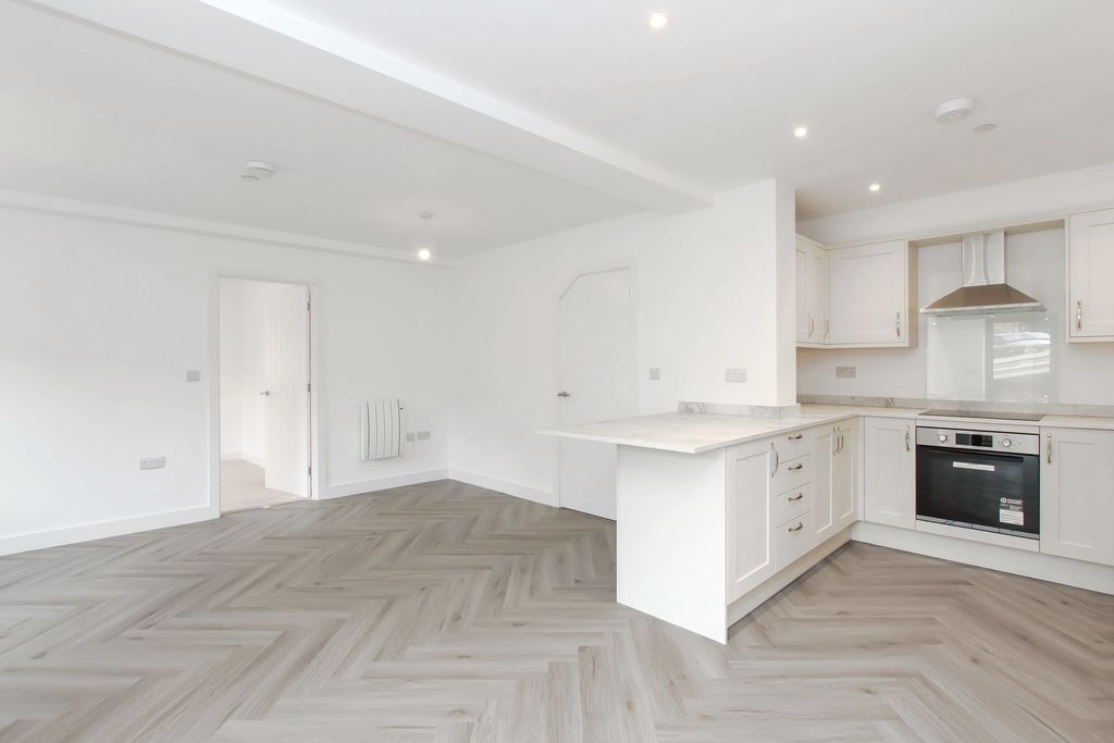 Property photo 1 of 13 Photo 4