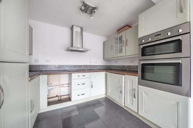 Property photo 2 of 20 Kitchen
