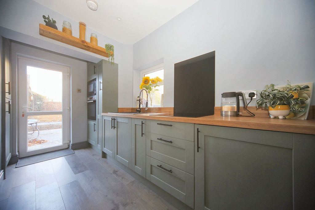 Property photo 3 of 32