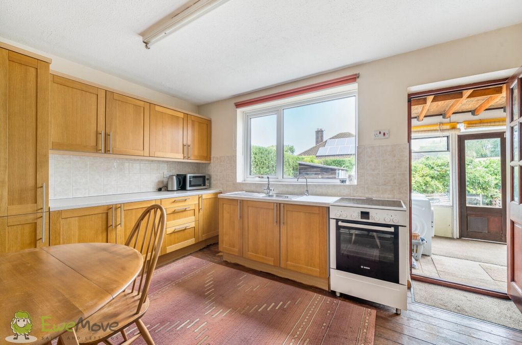 Property photo 2 of 14 Kitchen Breakfast Room