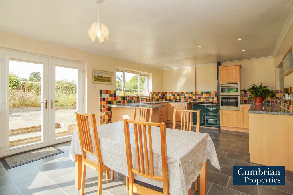 Property photo 2 of 23 Dining Kitchen