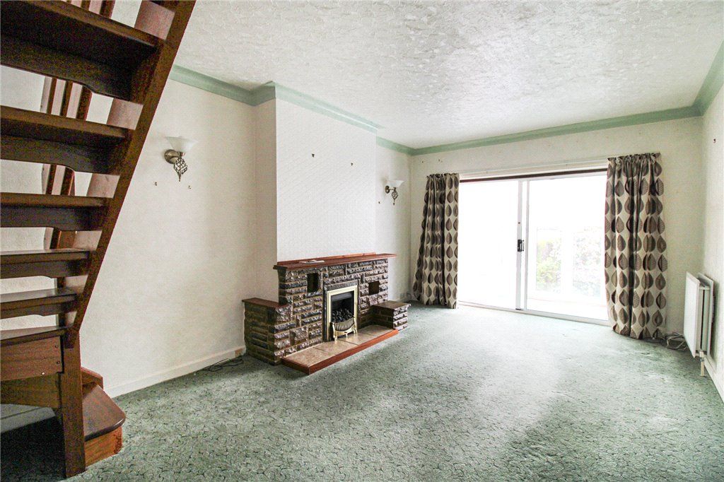 Property photo 3 of 16 Lounge