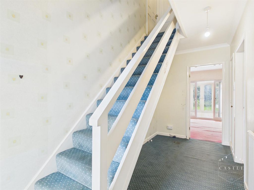 Property photo 2 of 22 Entrance Hall