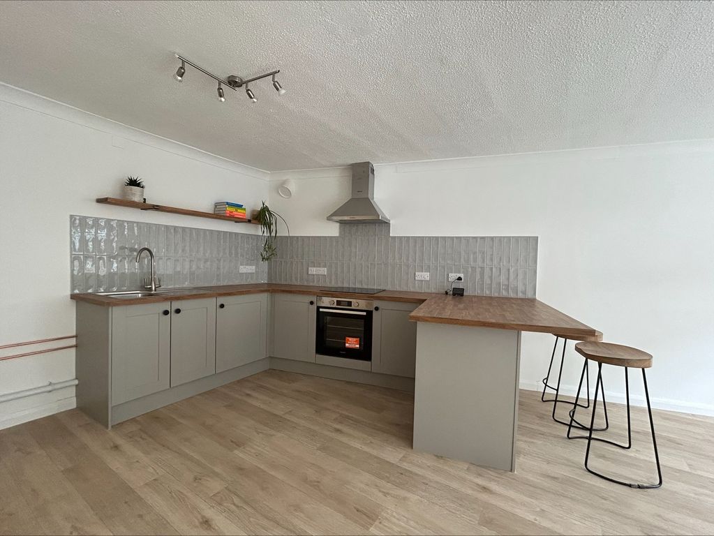 Property photo 2 of 10 Kitchen
