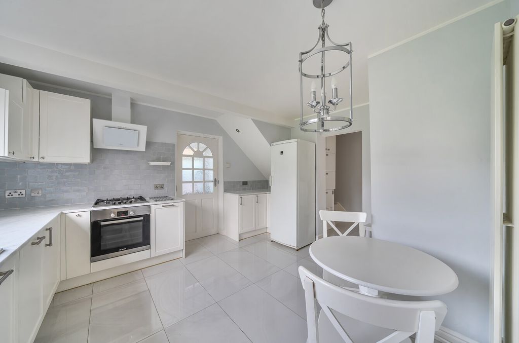 Property photo 2 of 21 Kitchen