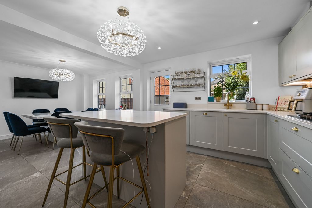 Property photo 3 of 39 Ht-Ja-9Gershwin-17