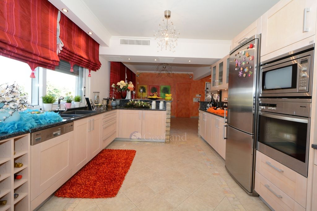 Property photo 3 of 48