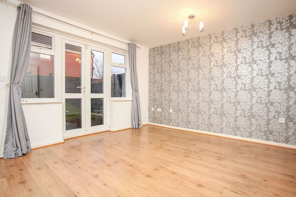 Property photo 2 of 9 Lounge/Dining Room