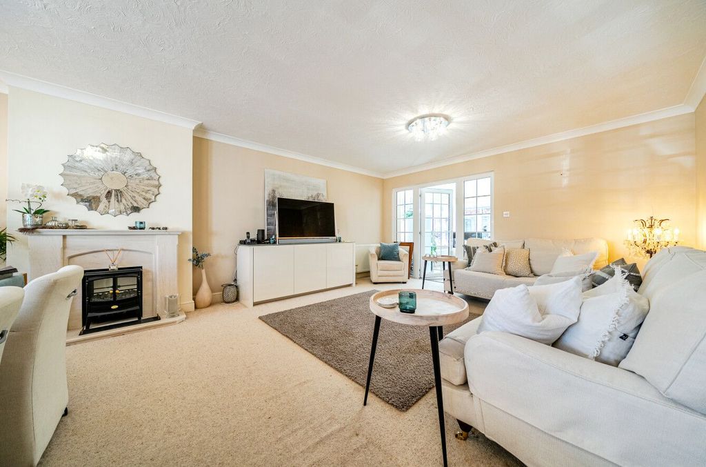 Property photo 2 of 19