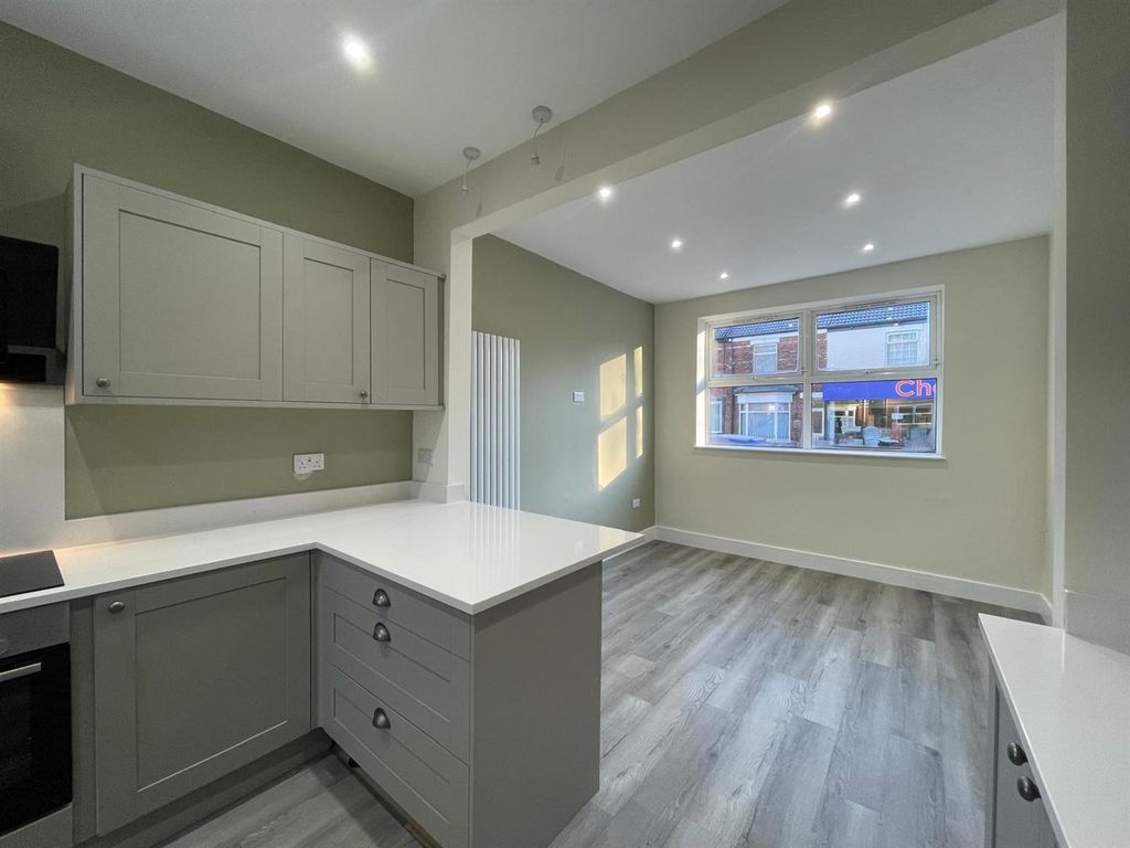 Property photo 2 of 22 4 Kitchen (16).Jpg