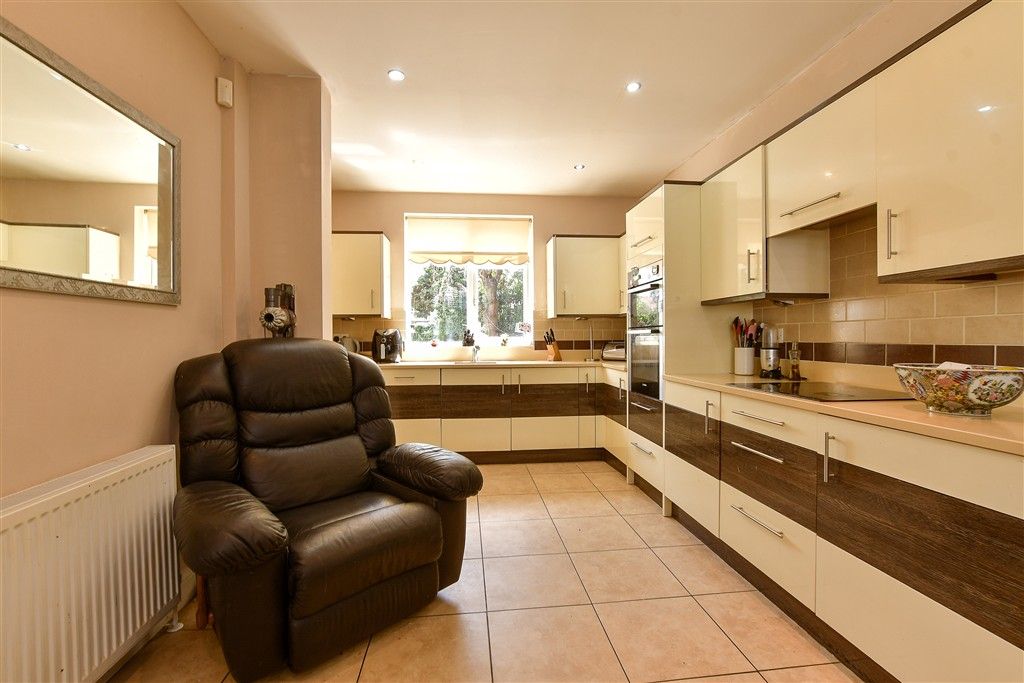 Property photo 2 of 14 Kitchen/Dining Room