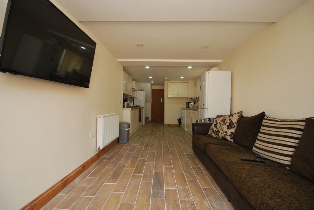 Property photo 1 of 9 Photo 2