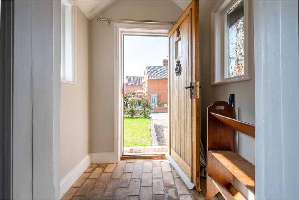 Property photo 3 of 34