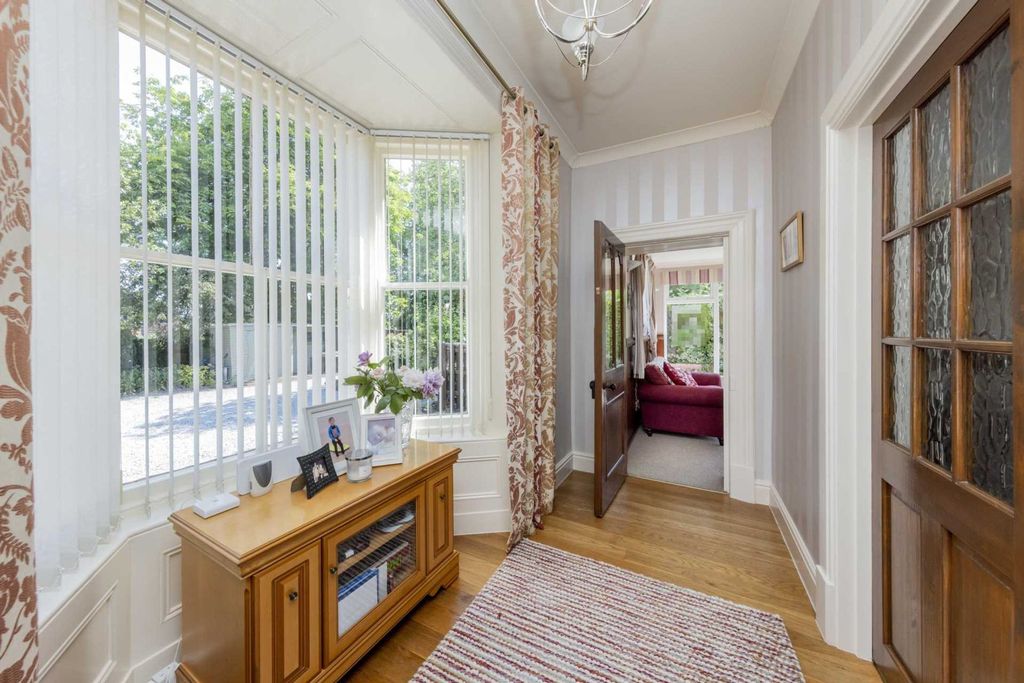Property photo 3 of 43