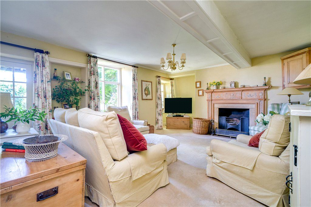 Property photo 2 of 18 Sitting Room