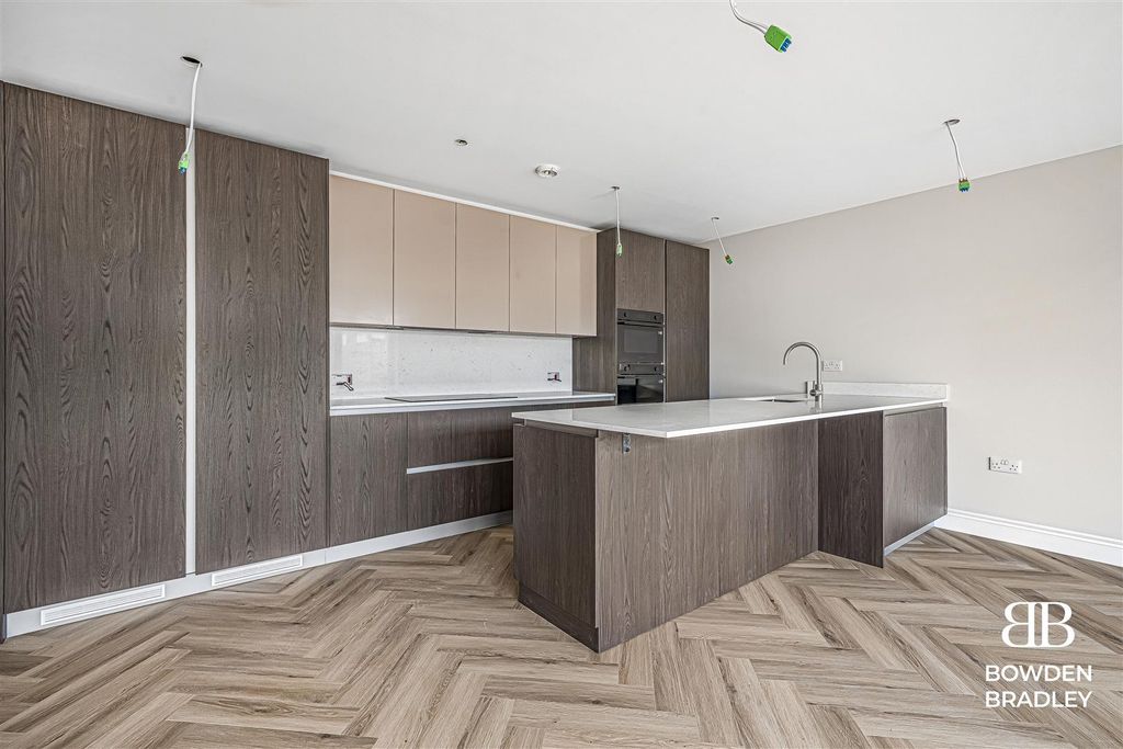 Property photo 2 of 29 Kitchen / Lounge