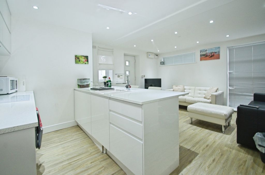 Property photo 2 of 18 Photo