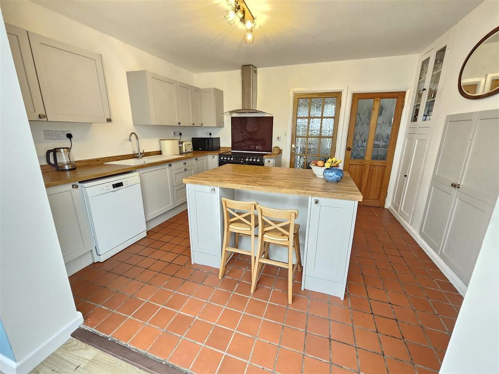 Property photo 3 of 26 Kitchen 2.Jpg