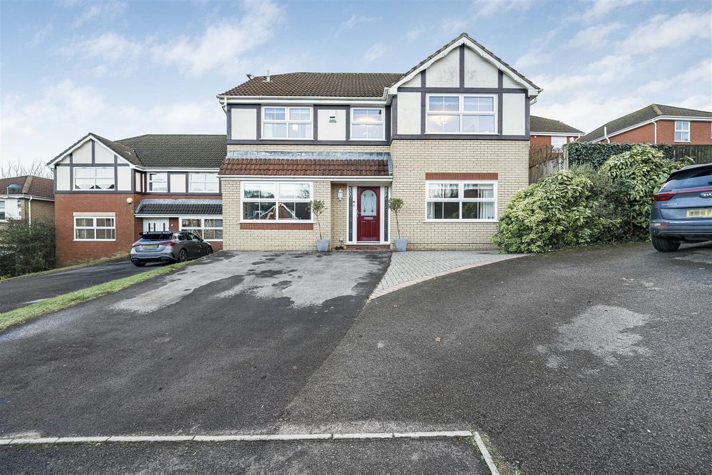 Property photo 3 of 34