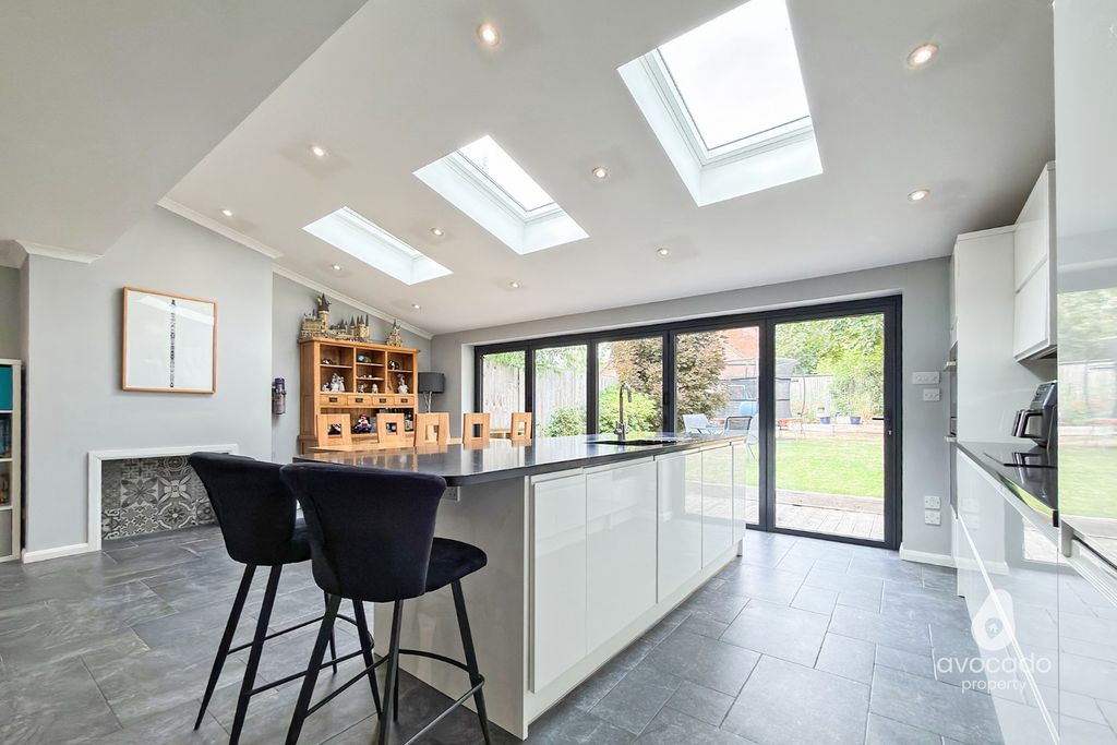 Property photo 2 of 17 5326033