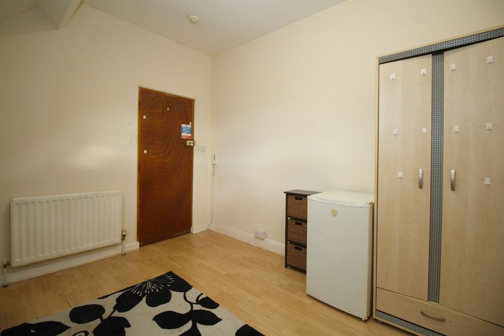 Property photo 2 of 15 Bedroom