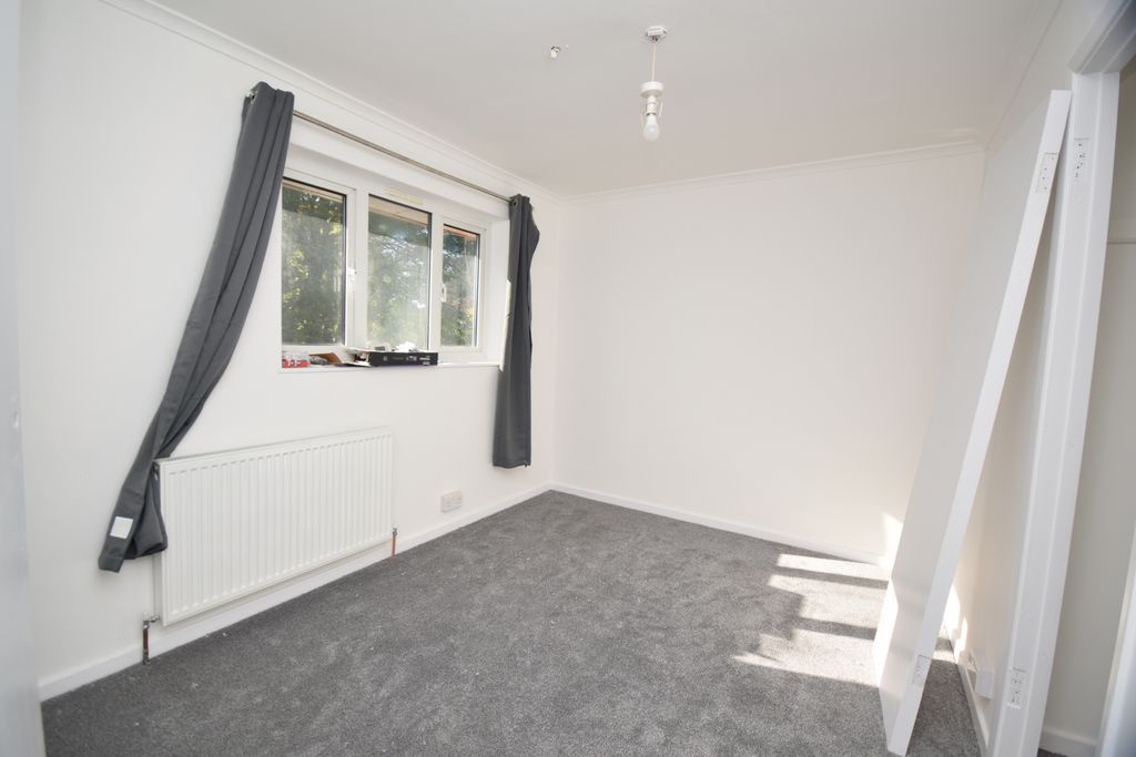 Property photo 3 of 7 Bed
