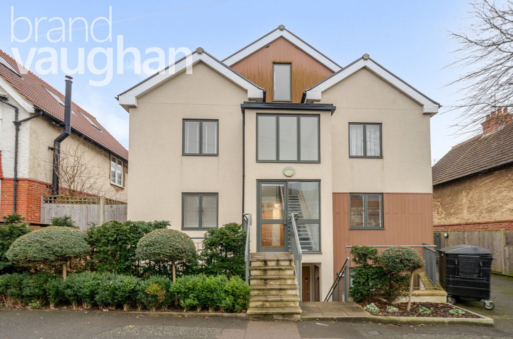Property photo 1 of 10 External