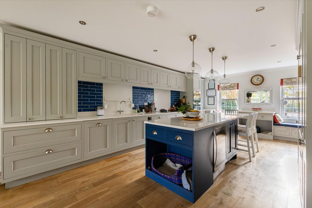 Property photo 3 of 17 Image